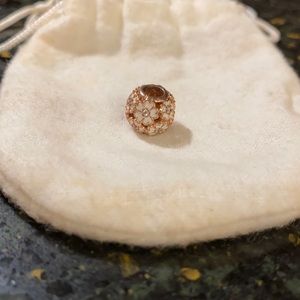 Pandora bracelet daisy charm